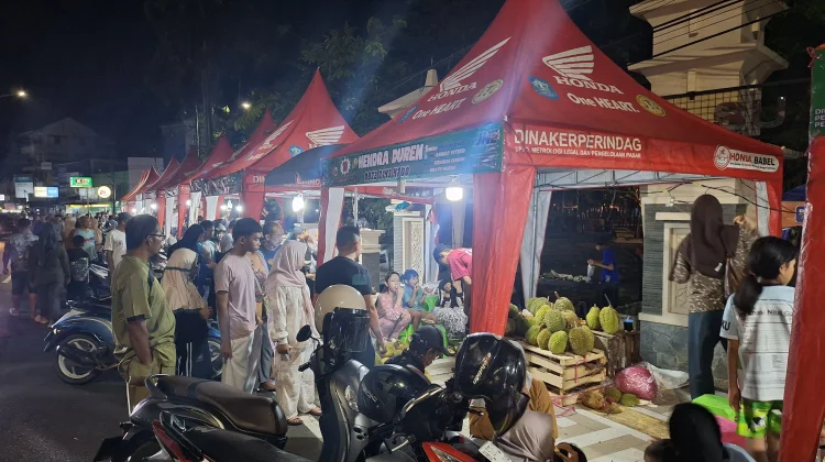14 Tenda Durian Meriahkan Bazar Duren di Taman Kota Sungailiat