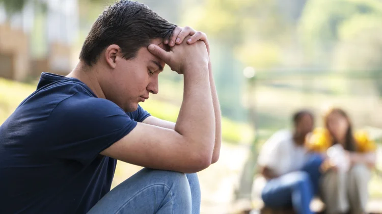 Standar Sosial Picu "Quarter Life Crisis" pada Anak Muda