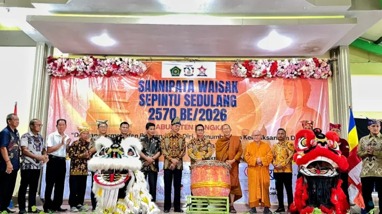 Umat Buddha Kabupaten Bangka Hadiri Sannipata Waisak