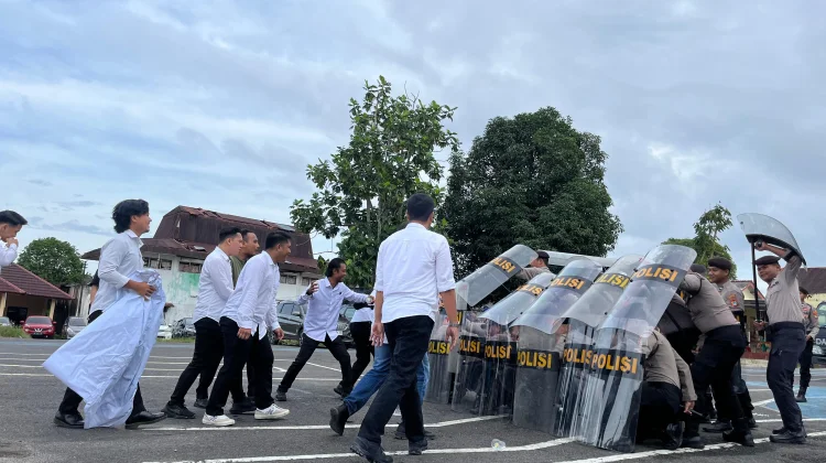 Simulasi Dalmas Uji Keterampilan Polisi Kendalikan Massa