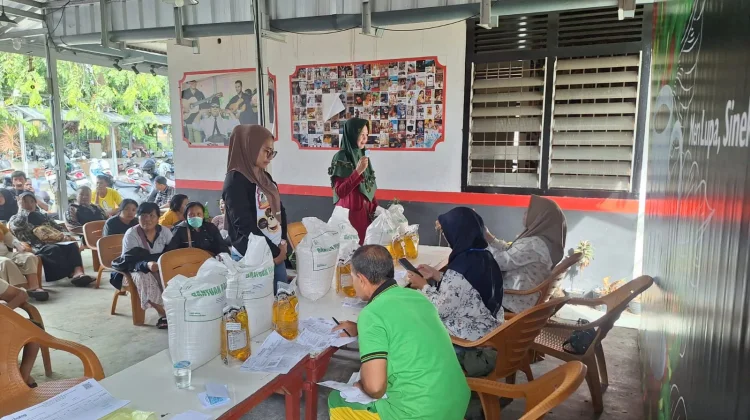 Ratusan KPM di Kelurahan Paritpadang Terima Bantuan Pangan