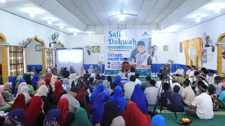 Ustadz Zacky Ajak Masyarakat Raih Amal Jariyah Melalui Wakaf Al-Qur'an