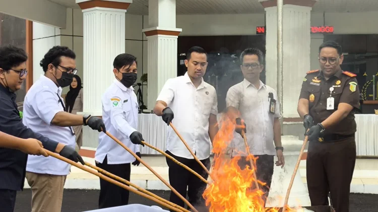 Kejari Bangka Gelar Pemusnahan Barang Bukti