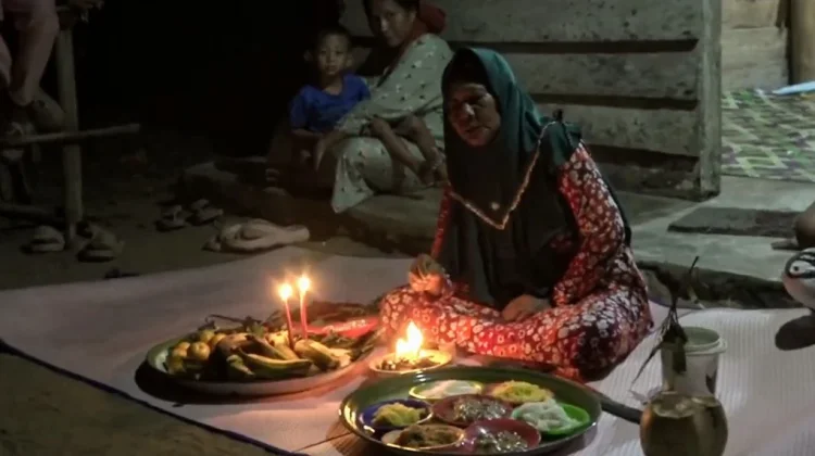 Warga Desa Rambat Lakukan Tradisi "Ceriak Taber Laot"