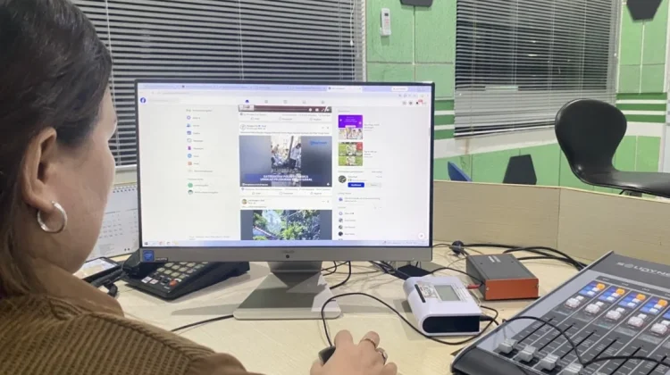 Facebook Dominasi Pilihan Media Sosial Pendengar Pro4 RRI Sungailiat