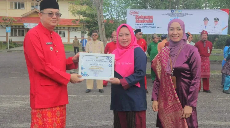 Bupati Markus Ajak Keluarga Perkuat Komunikasi dan Pengasuhan
