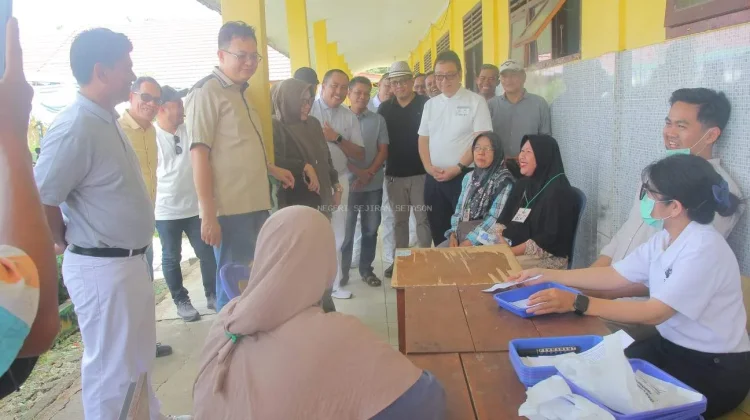 Pemkab Babar - PT.BPL Gelar Bakti Sosial Pelayanan Kesehatan di Kelapa