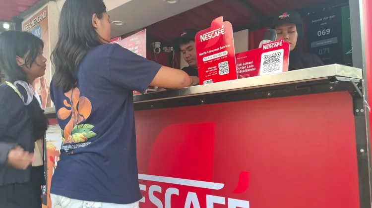 Cuaca Panas, Penjuan Es Aneka Rasa Bermunculan di Sungailiat