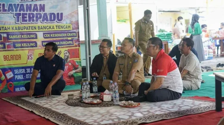 Pemkab Bateng Hadirkan Pelayanan Terpadu sambil Nobar Pildun di Lubuk Pabrik