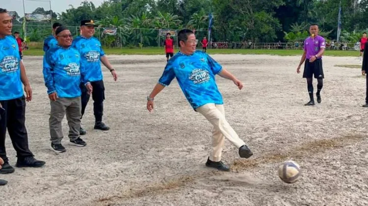 Wabup Efrianda Buka Turnamen Sepakbola Bupati Bateng Cup, Diikuti 103 Kesebelasan