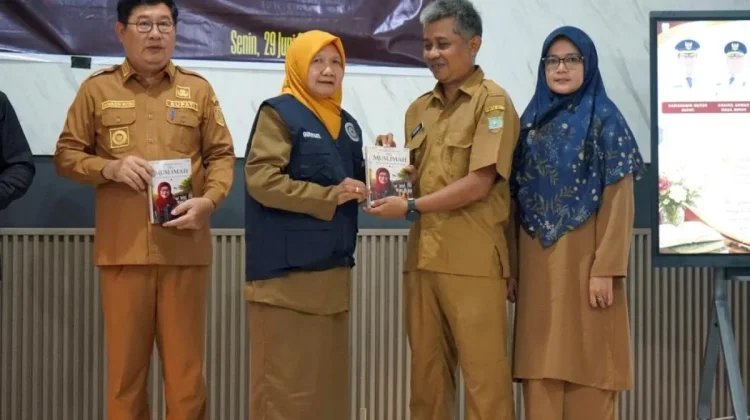 Perjalanan Hidup Ibu Muslimah Diabadikan dalam Buku Inspiring Teacher