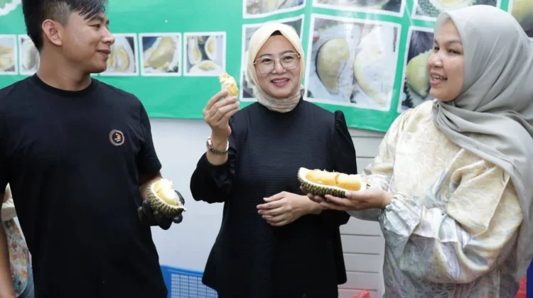 Antusiasme Masyarakat Warnai Pembukaan Bazar Durian di Pangkalpinang