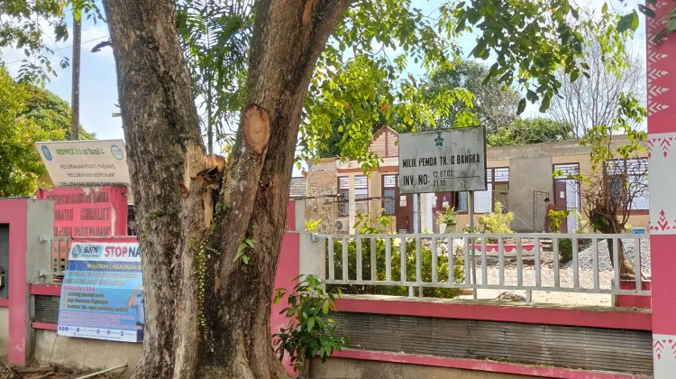 Gedung Lurah Parit Padang Dipugar, Warga Dilayani sementara di TPA Rempuding