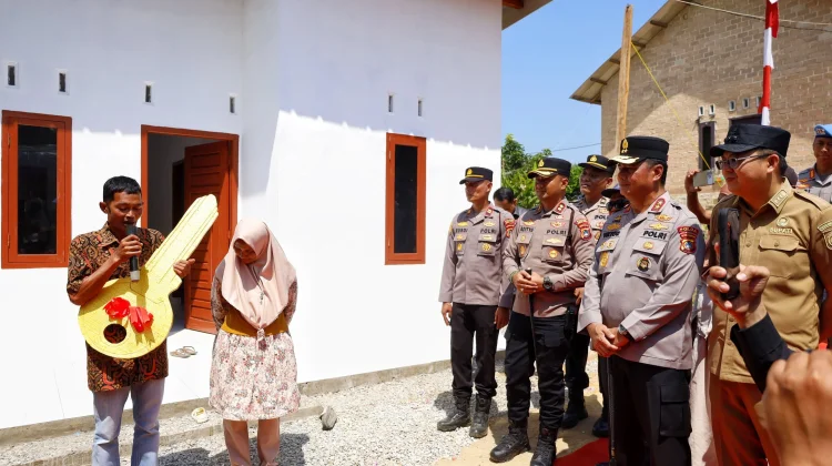 Keluarga Akuan Terima Bantuan Rumah dari Polda Babel