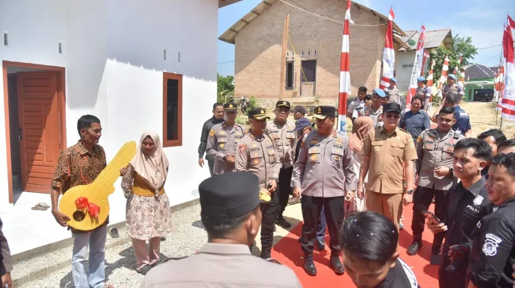 HUT Bhayangkara ke-80, Kapolda Babel Bedah Rumah Korban Kebakaran di Sungai Daeng
