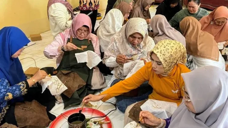 DWP Bangka Tengah Belajar Membatik