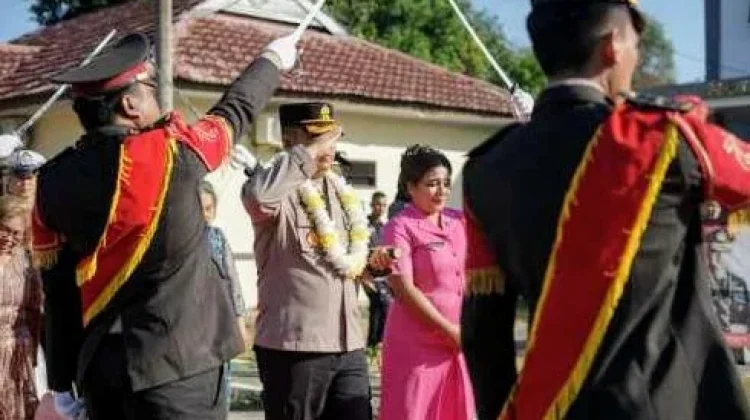 Tradisi Pedang Pora Sambut Kapolres Bangka Tengah AKBP Samuel Simanjuntak
