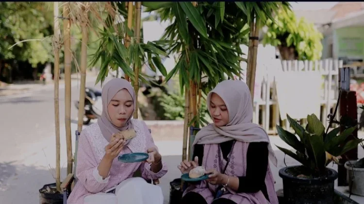 Satu Tahun Roti Kucing, Kuliner Lokal dari Kawasan Hutan Kota Sungailiat