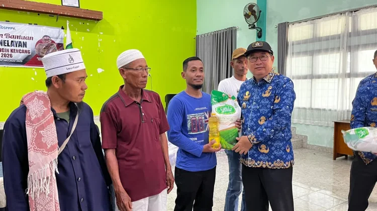 Nelayan Manggar Terima Bantuan Beras dan Minyak saat Musim Angin