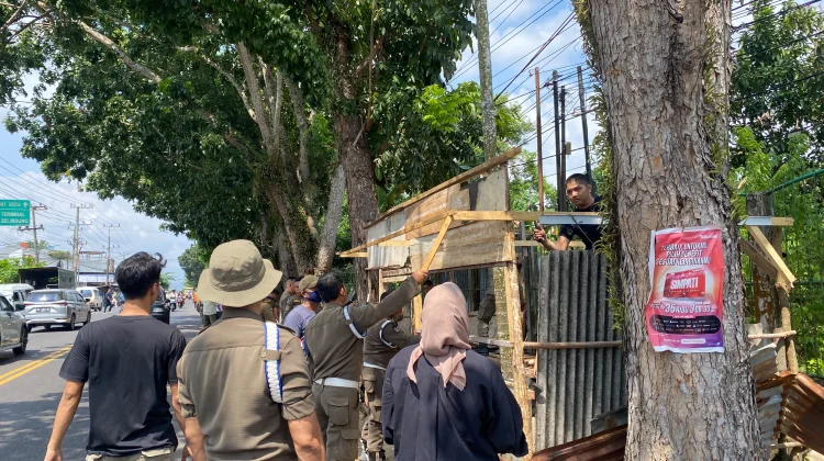 Satpol PP Pangkalpinang Tertibkan PKL Diatas Trotoar dan Badan Jalan