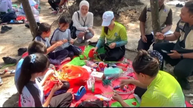 Dari Sampah ke Karya: Siswa Sungailiat Buktikan Plastik Masih Berguna