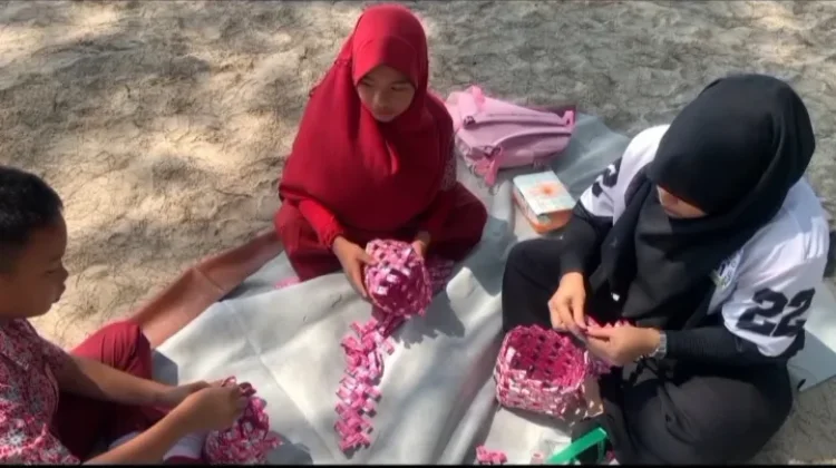 Dari Sampah ke Karya: Siswa Sungailiat Buktikan Plastik Masih Berguna
