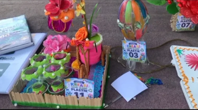Dari Sampah ke Karya: Siswa Sungailiat Buktikan Plastik Masih Berguna