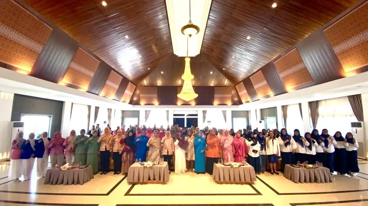 Masuk Usia Emas, Ibu-ibu di Babel Belajar Rawat Kulit dari Dokter