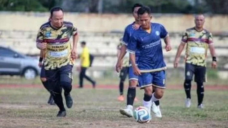 Duel di Lapangan Hijau, Pemkab Bateng Atasi BI Babel 3-1