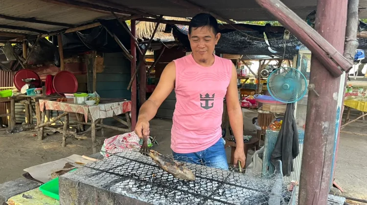 Ikan Bakar Segar Pantai Rambak Jelitik Jadi Buruan Wisatawan