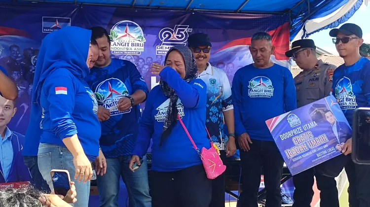 Warga Tanjungpandan, Noviar Terima Hadiah Umroh dari DPD Demokrat Babel