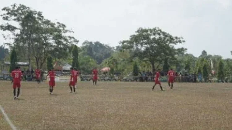 88 Klub Sepak Bola Rebut Algafry Rahman Cup II di Desa Perlang