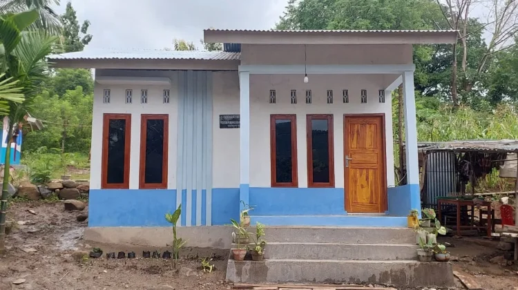 Bupati Markus Serahkan RLH kepada Warga Pelangas