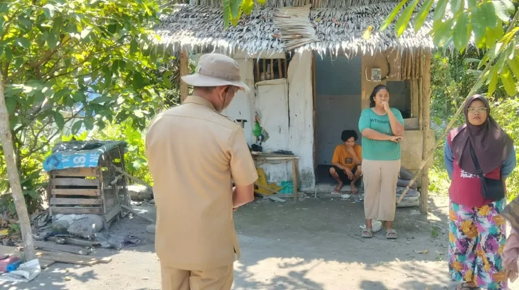 Warga Surya Timur Tinggal di Rumah Atap Rumbia Bolong, Kelurahan Ajukan RLH