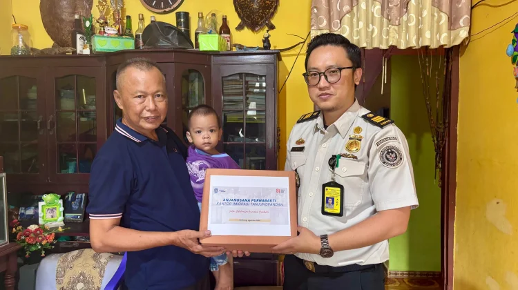 Semarak HUT RI, Imigrasi Tanjungpandan Sambangi Purnabakti