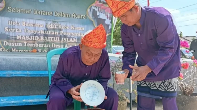 Tradisi Rebo Kasan Digelar di Desa Air Anyir