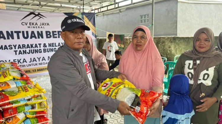 Bantuan 5 Ton Beras untuk Warga Pesisir Sampur, Tanjung Bunga, dan Air Itam