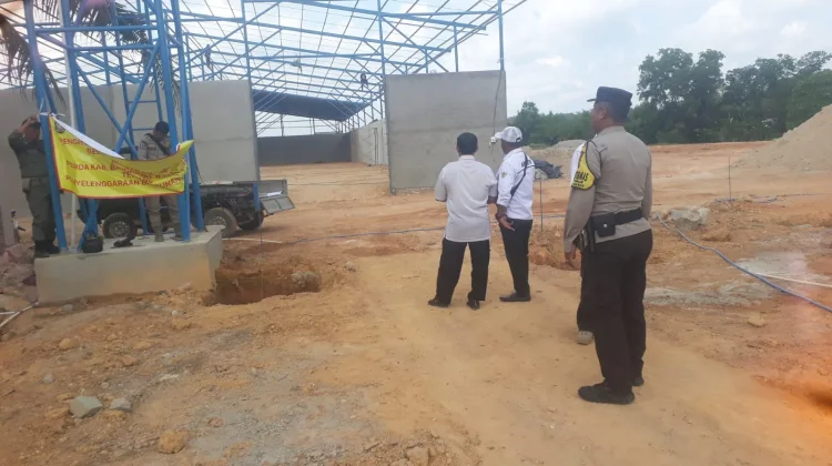 Satpol PP Bangka Hentikan Pembangunan Gudang Rawan Banjir