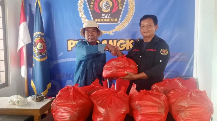 HUT ke-81 RI, Wartawan Bangka dapat Sembako Kemerdekaan