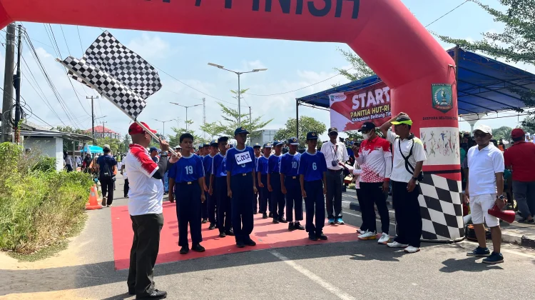 "Suasananya Meriah" Warga Padati Rute Gerak Jalan HUT RI ke-81 di Beltim