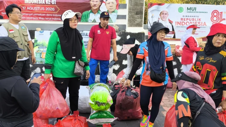 Warga Tukar Sampah Plastik dengan Kebutuhan Rumah Tangga di CFD