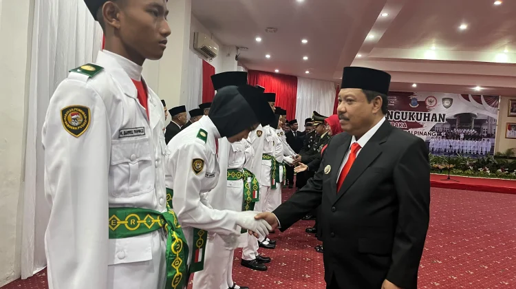 Saparudin Kukuhkan 36 Paskibraka Pangkalpinang