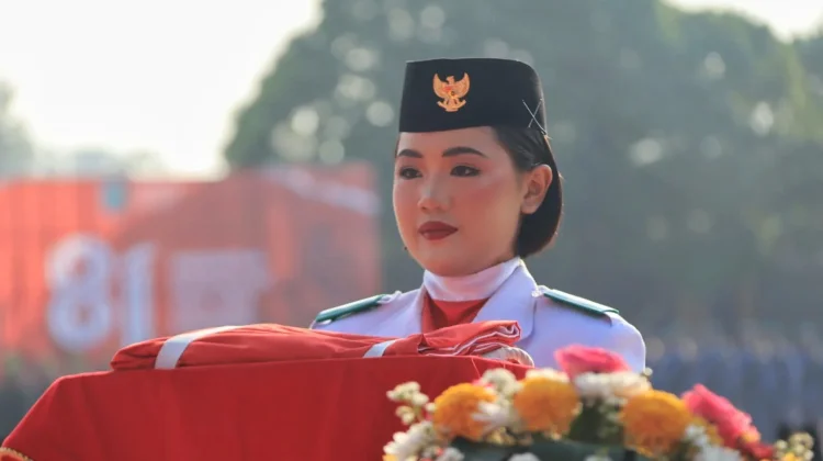 Anak Buruh Harian Dipercaya Bawa Baki HUT RI di Belitung