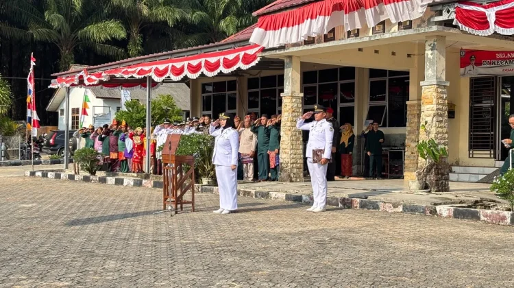 Wabup Debby Inspektur Upacara HUT ke-81 RI di Airgegas