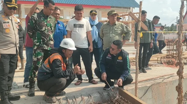 Bupati Basel Tinjau KNMP Desa Tukak, Progres Tersendat Faktor Alam