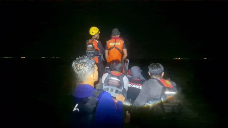 Terjebak tengah Laut, Empat ABK Kapal Nelayan Diselamatkan Tim SAR