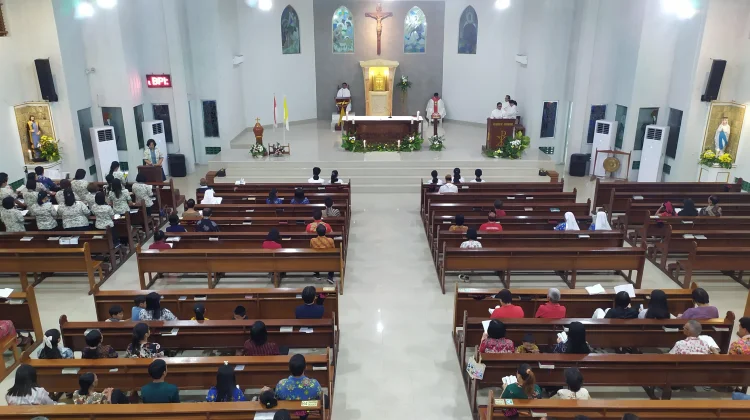 Umat Katolik Ikuti Misa Hari Kemerdekaan di Gereja Regina Pacis Belitung