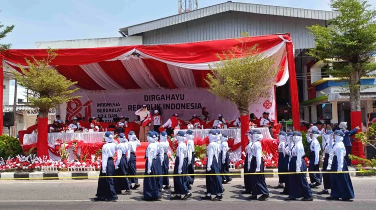 HUT RI, 240 Peserta Meriahkan Pawai Baris-Berbaris