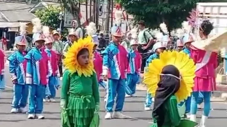 25 Tim Drumband Pelajar Warnai Pawai HUT RI Bangka
