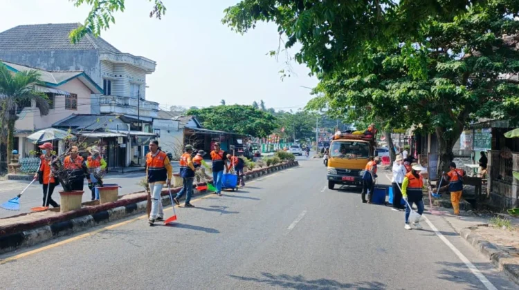 DLH Bangka Kerahkan 60 Tenaga Kebersihan Selama Pawai Karnaval